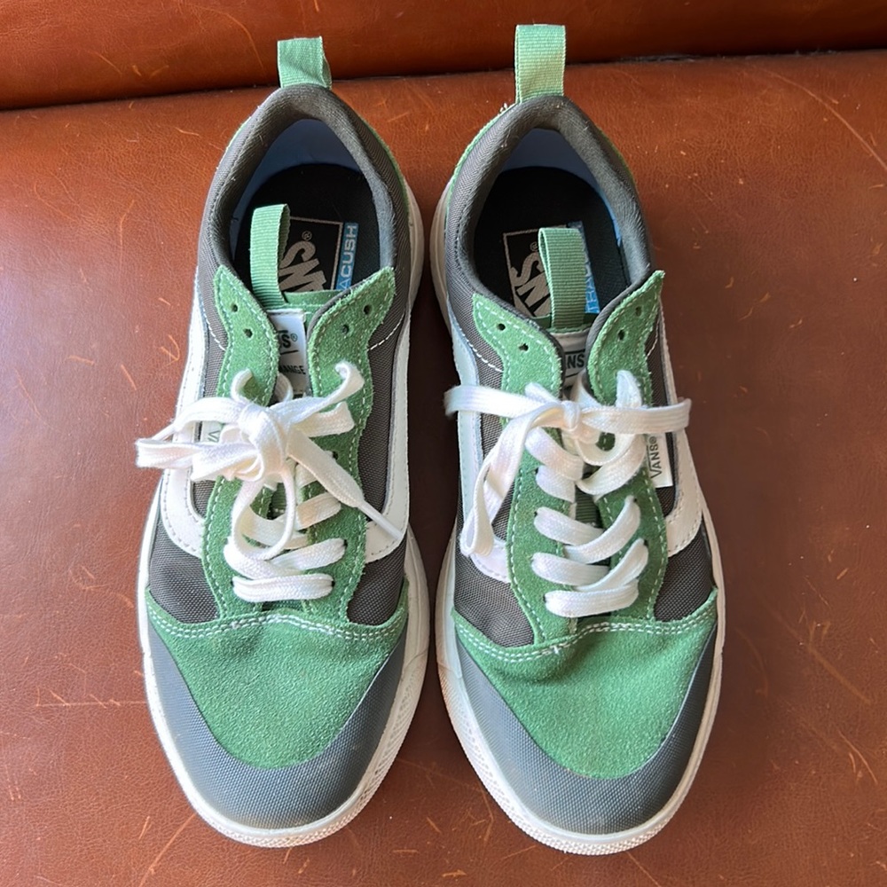 Like new size 8 vans ultra cush sneakers